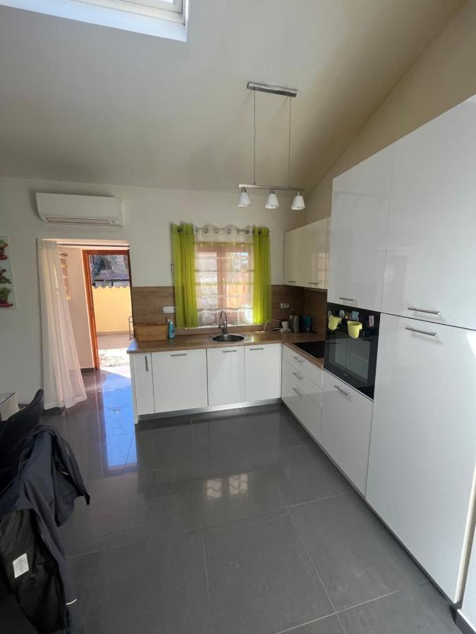 Hiza Apartment Pula Ngoại thất bức ảnh